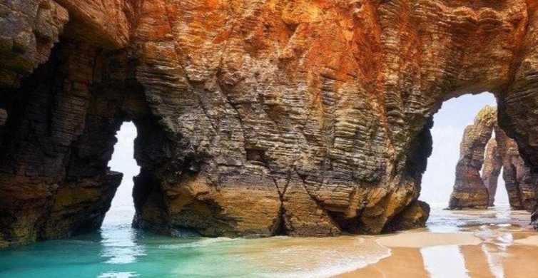 Desde A Caruna: excursión guiada de un día a Lugo y la playa de As Catedrais