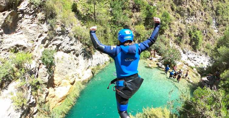 Desde Granada: tour de barranquismo por el río Verde con almuerzo