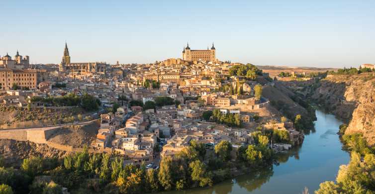Madrid: visita guiada a Toledo y Segovia con entrada al Alcázar