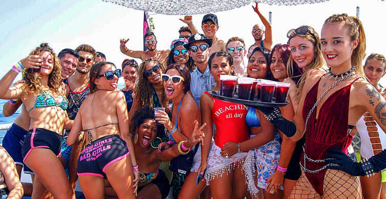 Fiesta en un barco por Ibiza