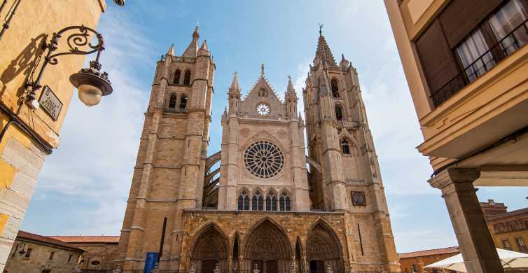 León: recorrido a pie de la catedral por el exterior y el interior