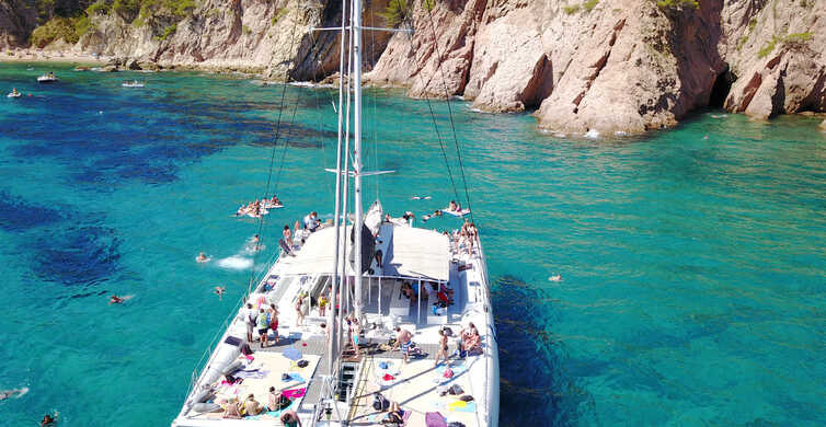 Lloret de Mar: paseo en catamarán con barbacoa