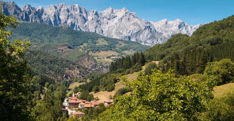 Santander: tour a Picos, monasterio de Santo Toribio y Potes