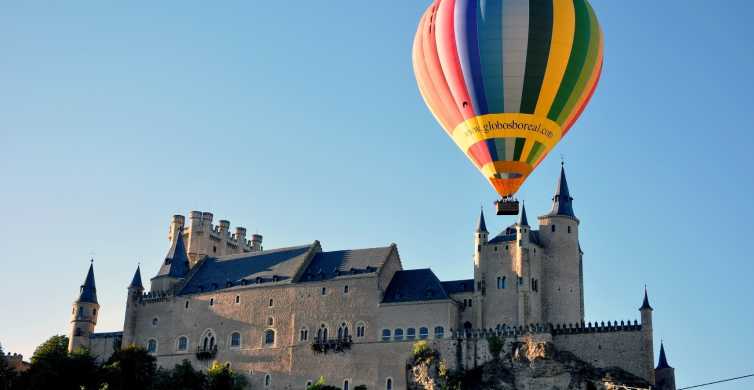Segovia: paseo en globo aerostático con servicio de recogida opcional