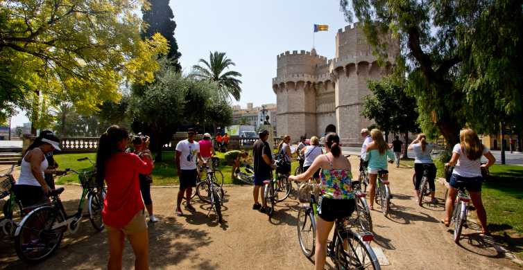 Valencia: Tour nocturno guiado en bicicleta de 2 horas y visitas turísticas
