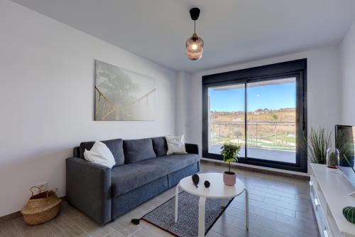083 - Modern and Luxurious 2 Bedroom Apartment