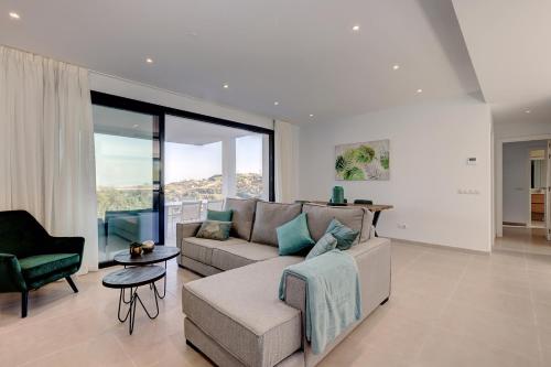 085 Modern Apartment in Trendy La Cala Golf Resort