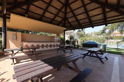 097 Beautiful 4 Bed Spanish Style Townhouse With Private Garden And Bbq