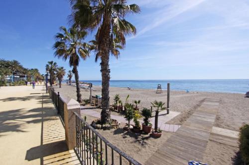 1105 beachfront apartment golden mile marbella