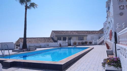 16 House in front of the sea