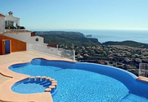 180-degrees sea view with pool