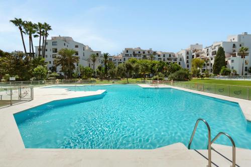 2 Bedroom with pool in the heart of Puerto Banus