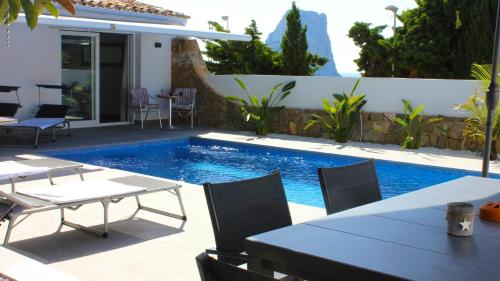 2 bedrooms villa with sea view private pool and enclosed garden at Calpe