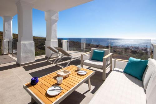 Three-bedroom apartment with stunning sea views