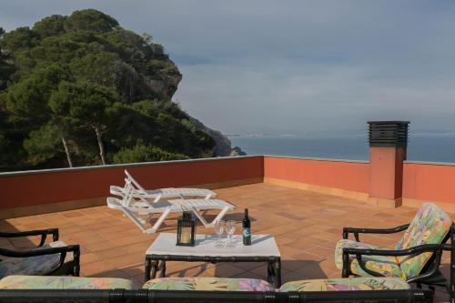 3 bedroom apartment in Aiguafreda, Begur. Terrace, panoramic views, pool. (Ref:H23)