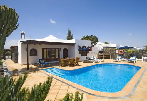 3 bedroom Villa Mimi with private heated pool.