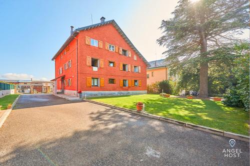 Near Quaint Mountainside Town of Puigcerdà Great for Groups!