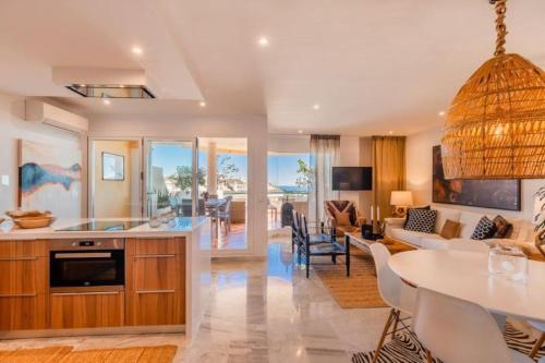 4 bedroom luxury duplex with sea views by Puerto Banus