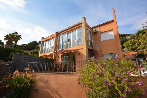 4 bedrooms house with sea view enclosed garden and wifi at Lloret de Mar 1 km away from the beach