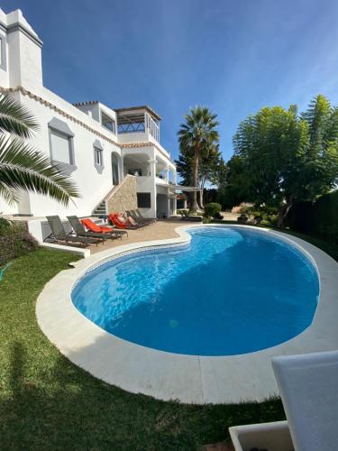 Luxury Villa Marbella with nice garden, Pool and Jacuzzi Varenso Holidays