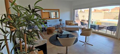 6 Bedroom Private House 300m From Beach