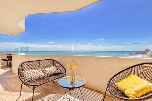 797 Holiday Rentals - Benalbeach- Moderno piso para 5 con vistas al mar