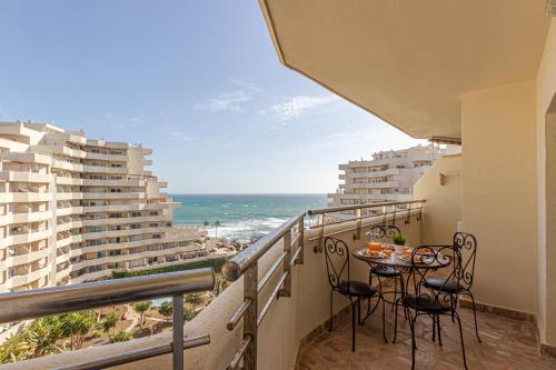 797 Holiday Rentals - Piso en Benalbeach con vista al mar y piscinas