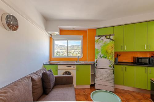 797 Holiday Rentals - Colorido apartamento frente a Puerto Marina