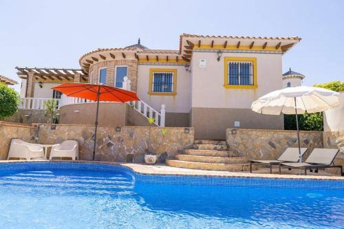 A beautiful 3 bed detached villa a short walk to the Villamartin Plaza & Golf ccourse