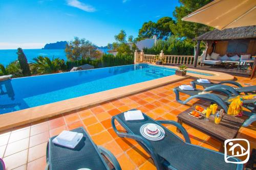 Abahana Villas Calma