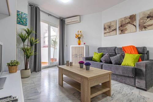 797 Holiday Rentals- Acogedor apartamento en el centro de Benalmadena