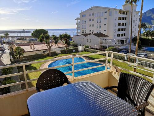 Acogedor apartamento frente al mar con piscina