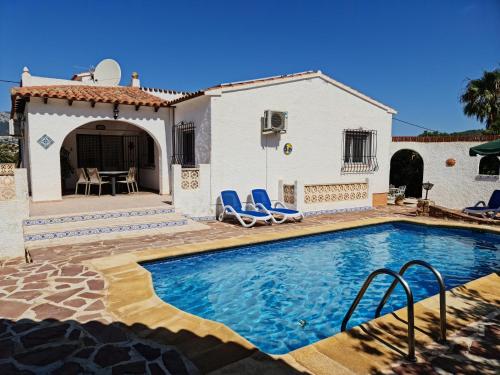Acogedora casa de estilo tradicional con piscina privada en la Calalga Calpe