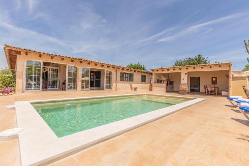 Acogedora finca con piscina