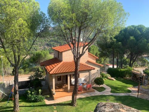 Agradable casa con piscina y jardin.