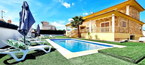 Agradable Villa Con Piscina Y Bbq.