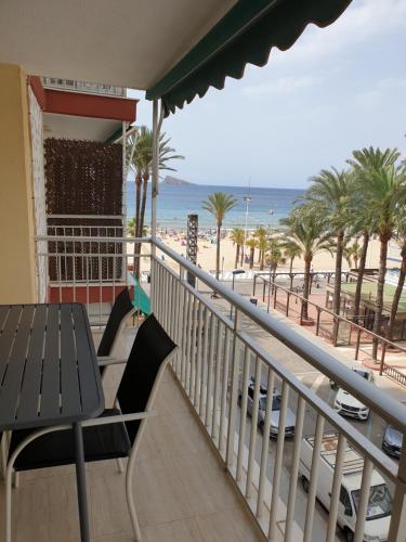 Agreable Appartement Au Bord De La Plage Levante