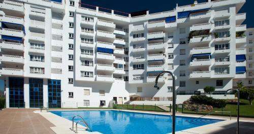 Marbella Sleeps 10 High speed internet Wifi Secure parking Swimming pool Air conditioning