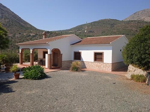 Alcaucin - Homely villa in a stunning location.