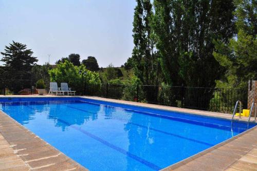 Casa rural El Salero Piscina campo de fútbol y voley chimenea barbacoa