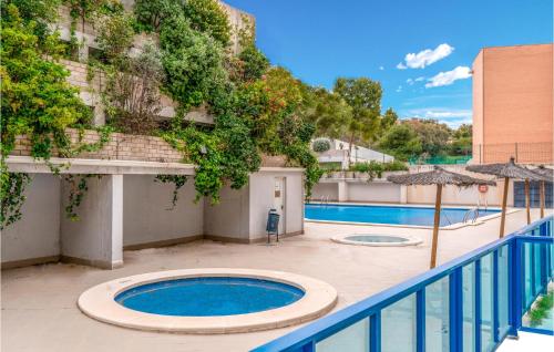 Amazing apartment in Alicante with Outdoor swimming pool, WiFi and 2 Bedrooms