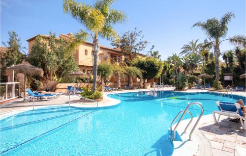 Amazing apartment in Calahonda with Outdoor swimming pool, WiFi and 2 Bedrooms