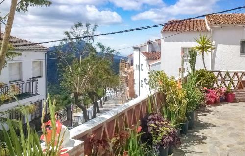 Amazing apartment in Genalguacil with Outdoor swimming pool, WiFi and 2 Bedrooms