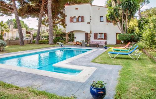 Amazing home in Calonge w/ Outdoor swimming pool and 5 Bedrooms