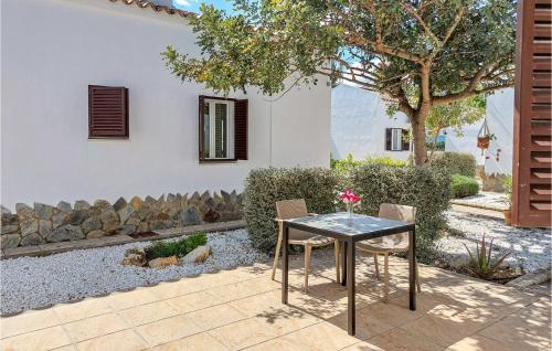 Amazing home in El Coronil with Outdoor swimming pool, WiFi and 2 Bedrooms