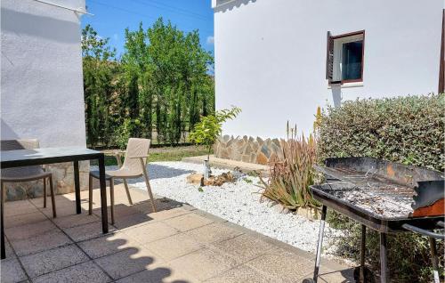 Amazing home in El Coronil with Outdoor swimming pool, WiFi and 2 Bedrooms
