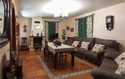 Amazing home in Iznajar w/ WiFi, Outdoor swimming pool and 4 Bedrooms