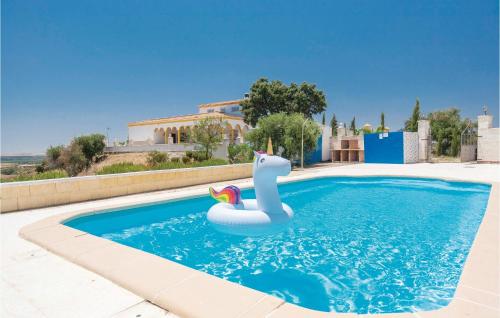 Amazing home in Lora del Río w/ WiFi, Outdoor swimming pool and 5 Bedrooms