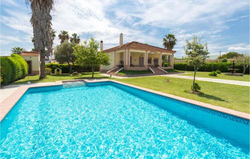 Amazing home in Los Palacios with Outdoor swimming pool, WiFi and 3 Bedrooms