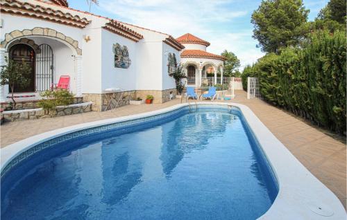 Amazing home in Miami Platja with 2 Bedrooms